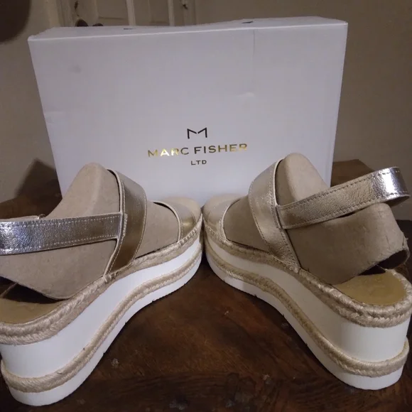 Marc Fisher Sandles - Picture 4 of 4